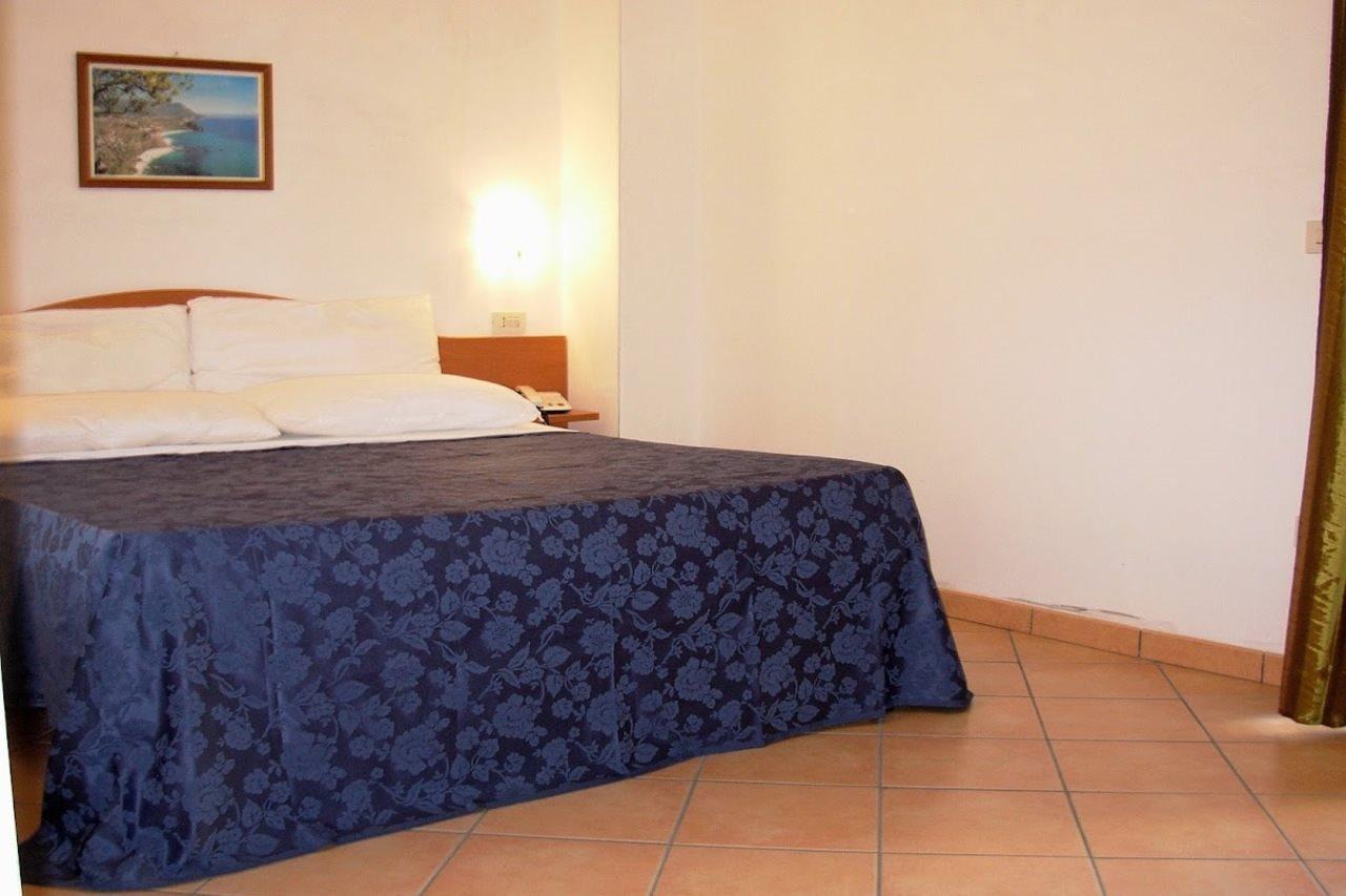 Residence Hotel La Taverna Капо-Ватикано Екстер'єр фото